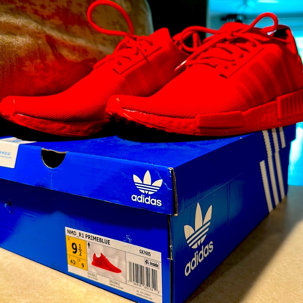Like new Mens Adidas NMD R1